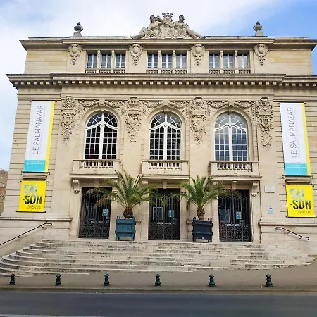 Champagne Apartment *