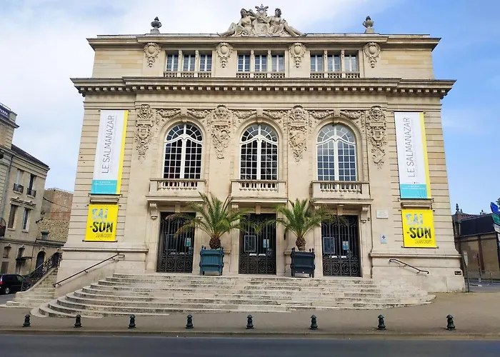 Champagne Apartment *